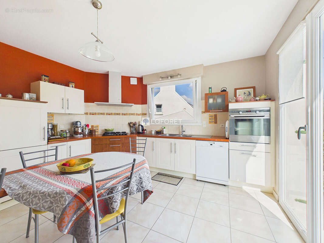 Maison Saint Evarzec 7 pièce(s) 171,55 m2+87m2 de sous-sol complet - photo 11