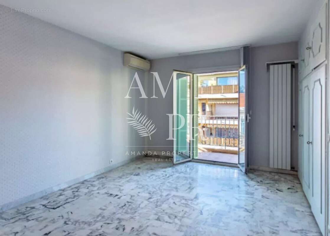 MENTON Centre - Superbe appartement Plein Centre  Ville de 105m2 - Vue Panoramique - photo 13