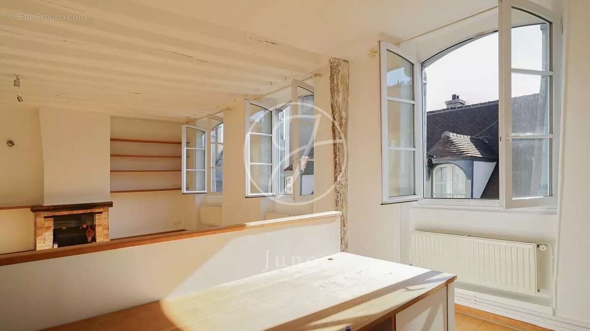 Appartement à PARIS-3E