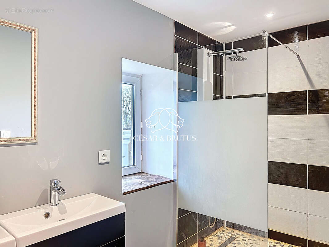 Maison à SAINT-CHRISTOPHE-EN-BRIONNAIS