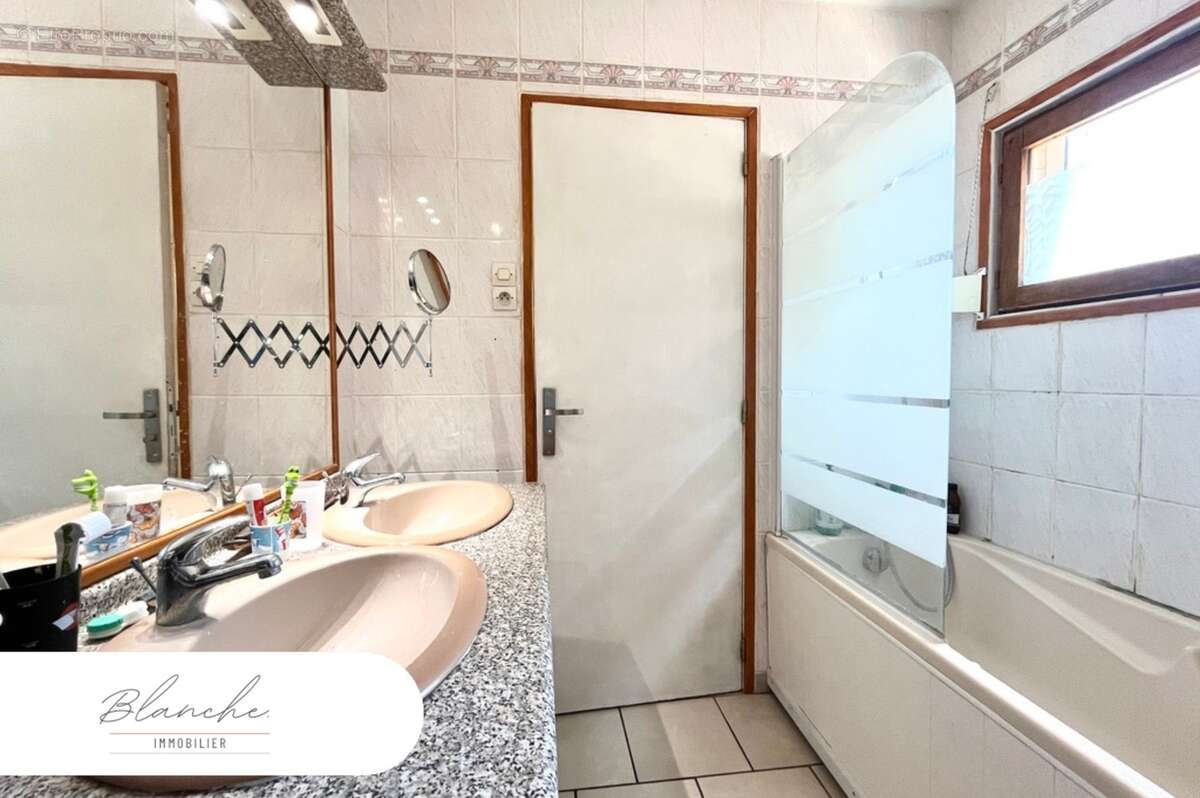 Maison à vendre 4 pièces RUMEGIES (59) - photo 10