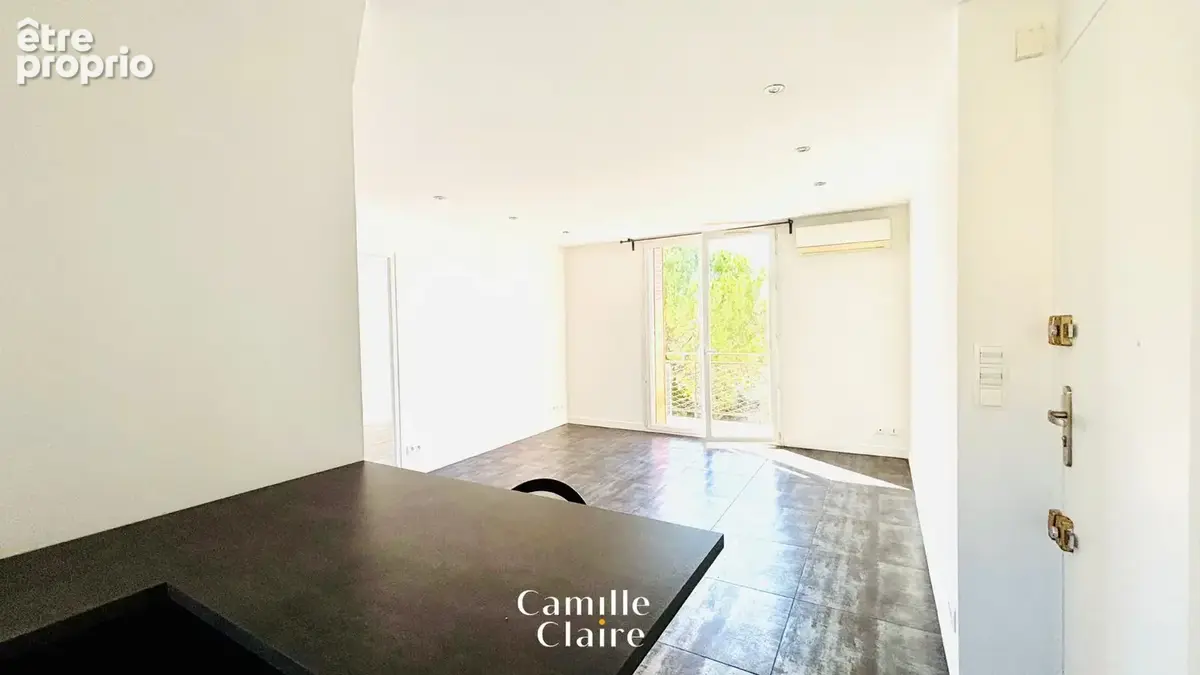 Appartement  T3 traversant en dernier étage, entièrement rénové sur Aix en Provence, vue dégagée, commerces à - photo 9