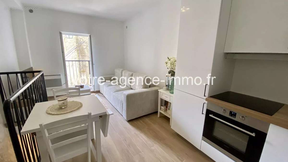 Appartement à CONTES