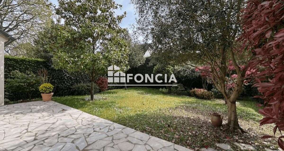 Maison à SAINTE-GENEVIEVE-DES-BOIS