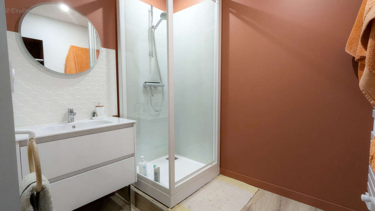 ACHAT-VENTE LAVAL Maison/Appartement  hyper centre - photo 5