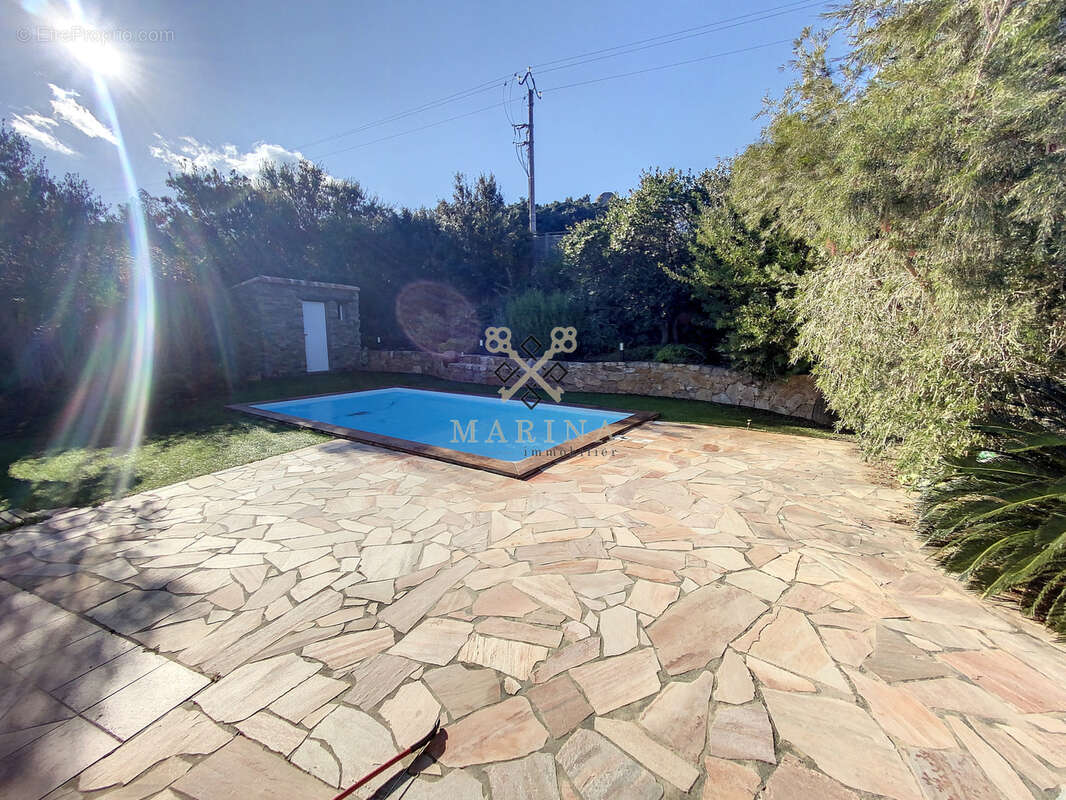Maison 4 chambres avec piscine - la trinite - photo 2