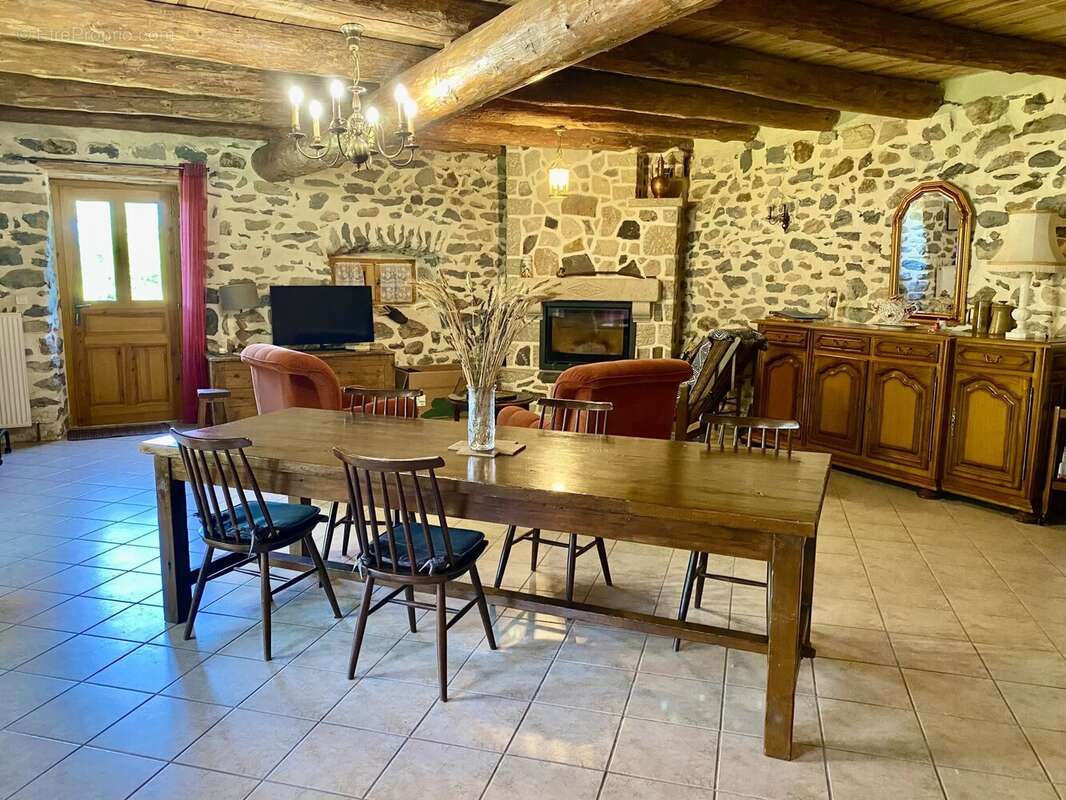 Maison à SAINT-JULIEN-CHAPTEUIL