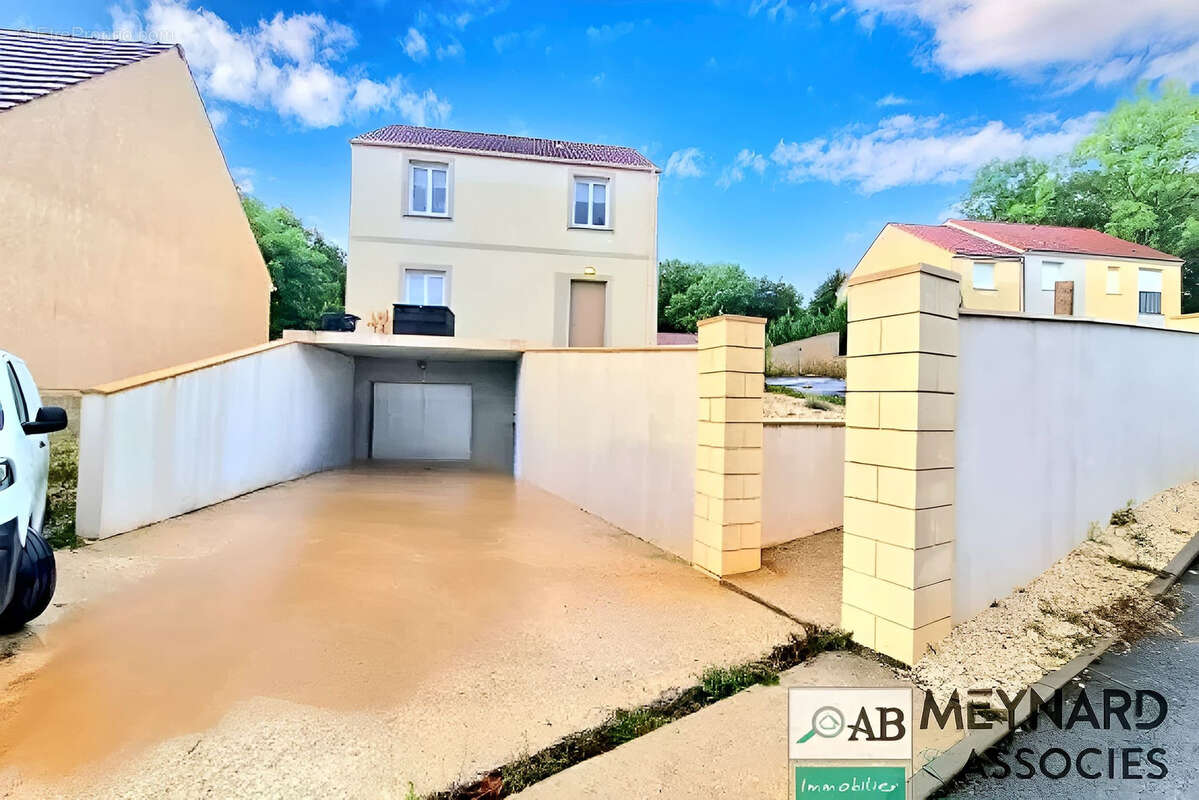 Maison à CRECY-LA-CHAPELLE