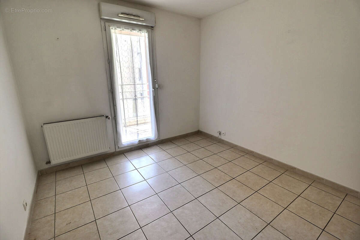 Appartement à ENTRAIGUES-SUR-LA-SORGUE