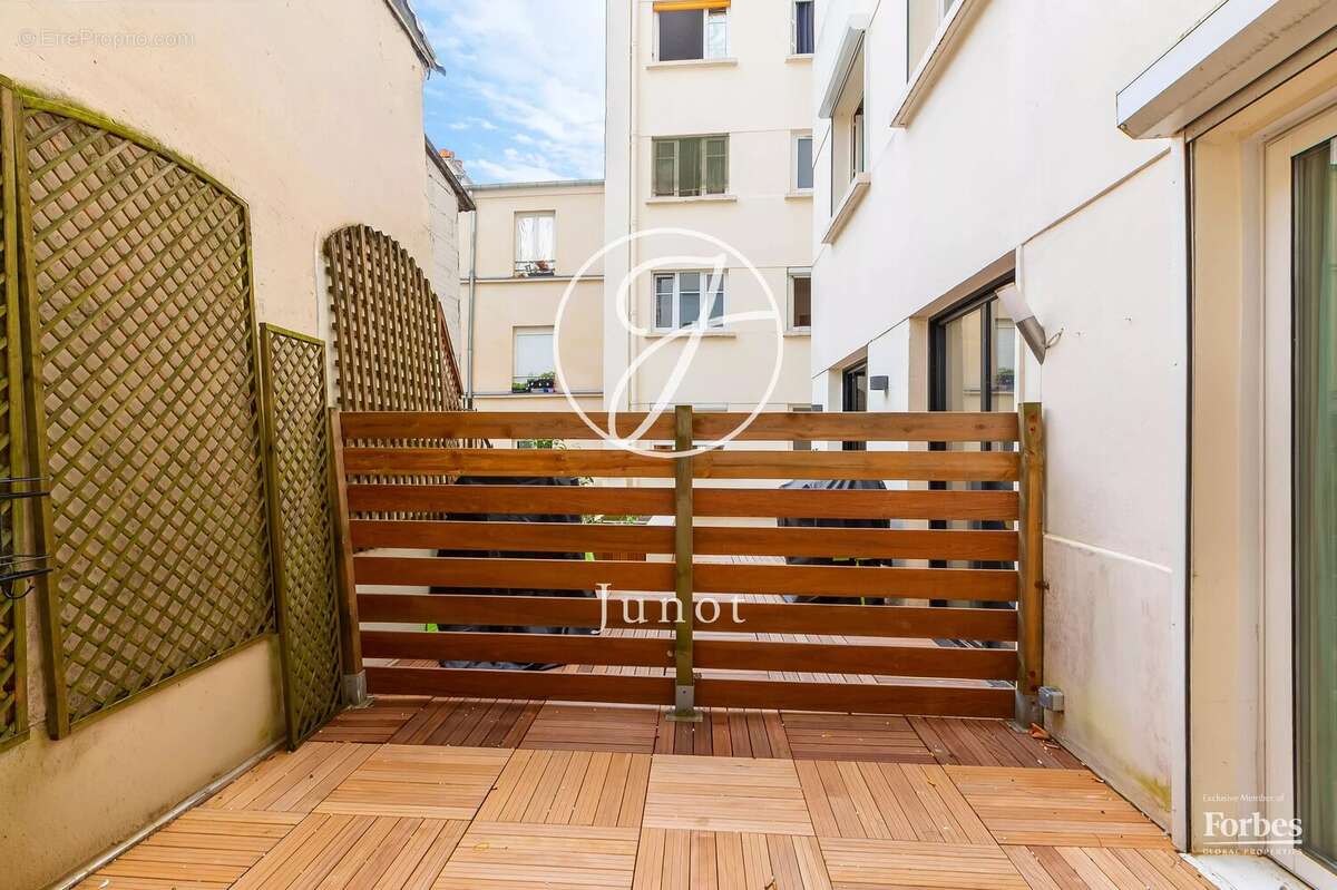 Paris 18e - BACHELET - Appartement à vendre - 2 pièces - 46,44m² Carrez - 1 chambre - Terrasse 7,12m². - photo 4