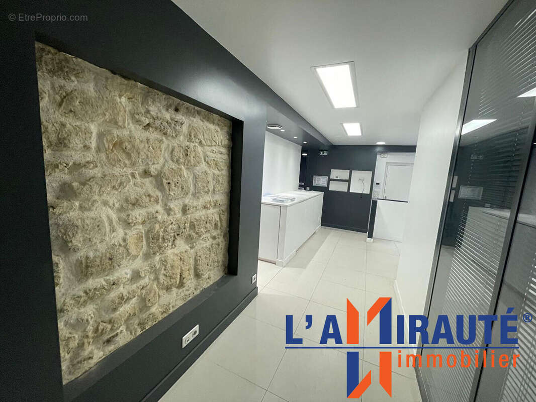 Commerce à SARTROUVILLE