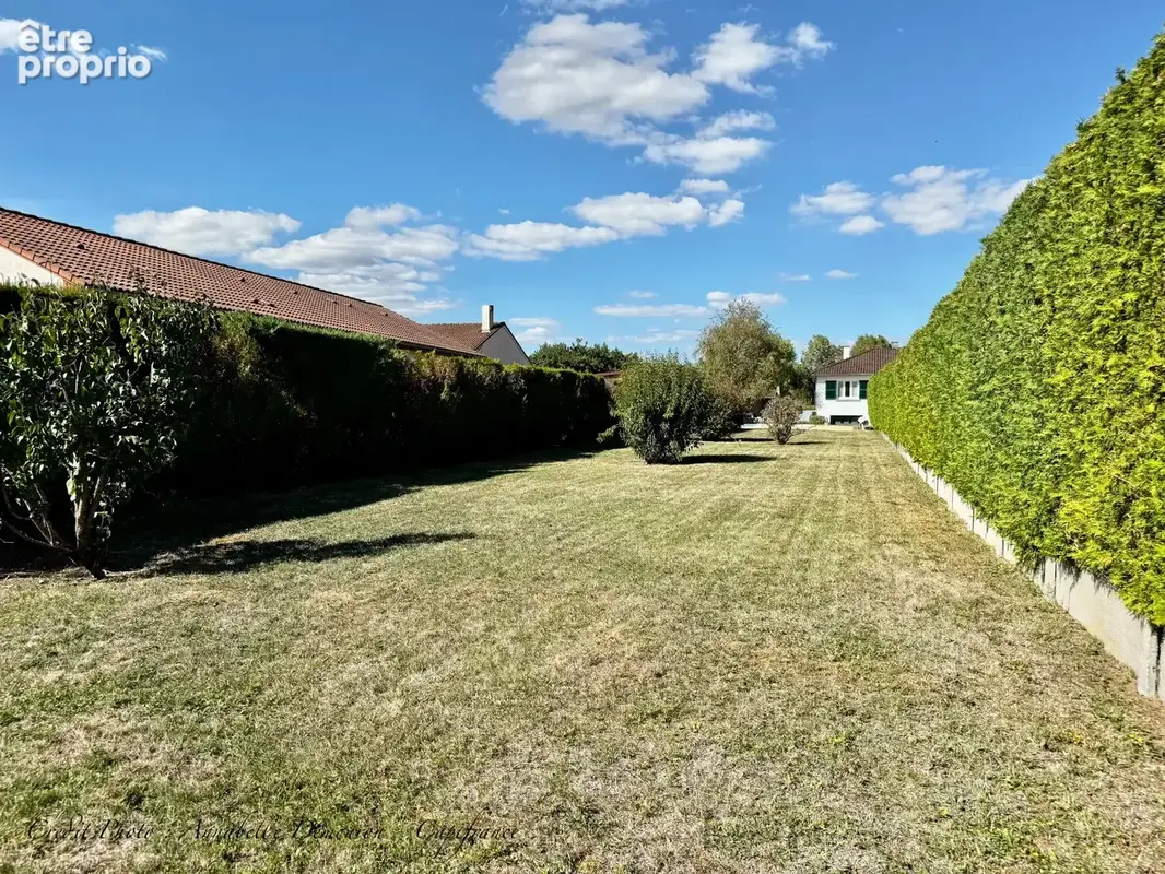 MOZAC – Maison de plain-pied 3 chambres/bureau – PISCINE – TERRAIN divisible de 2324 M² – Garages - photo 3