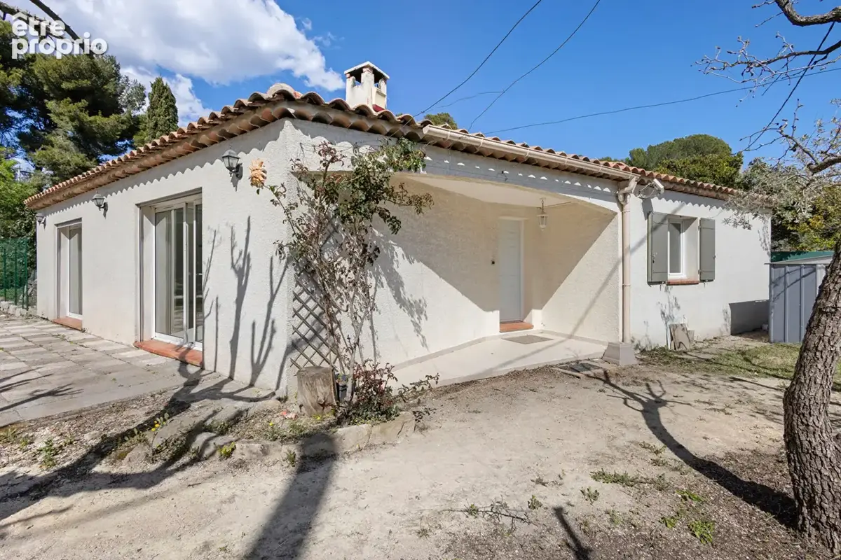 Maison de plain-pied, belle hauteur sous plafond, Environnement verdoyant. - photo 4