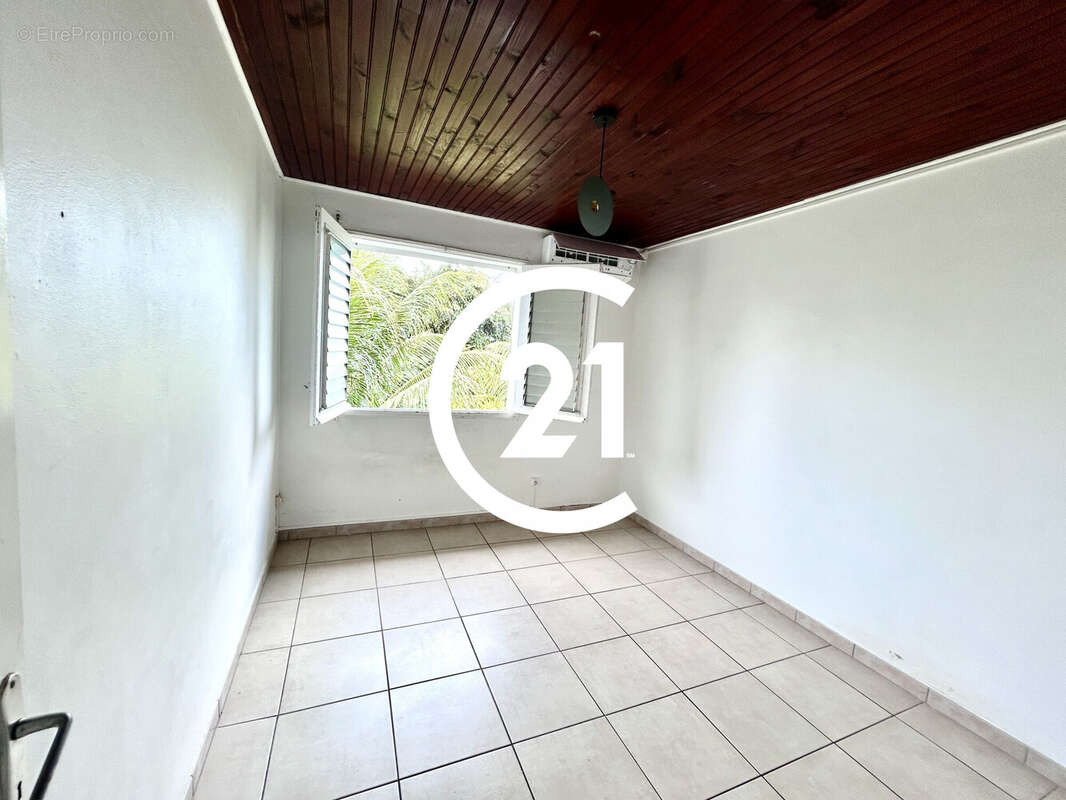 Maison 82 m² à Fort-De-France  - photo 4