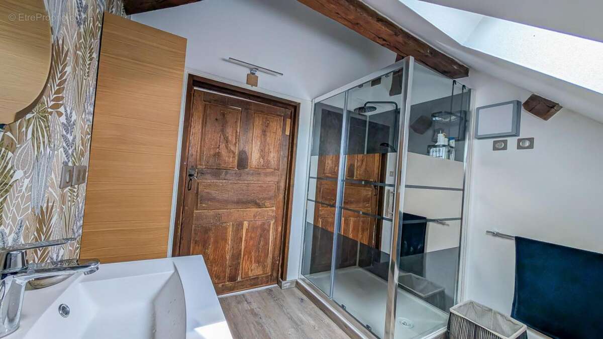 Maison à SAINT-VINCENT-DU-LOROUER