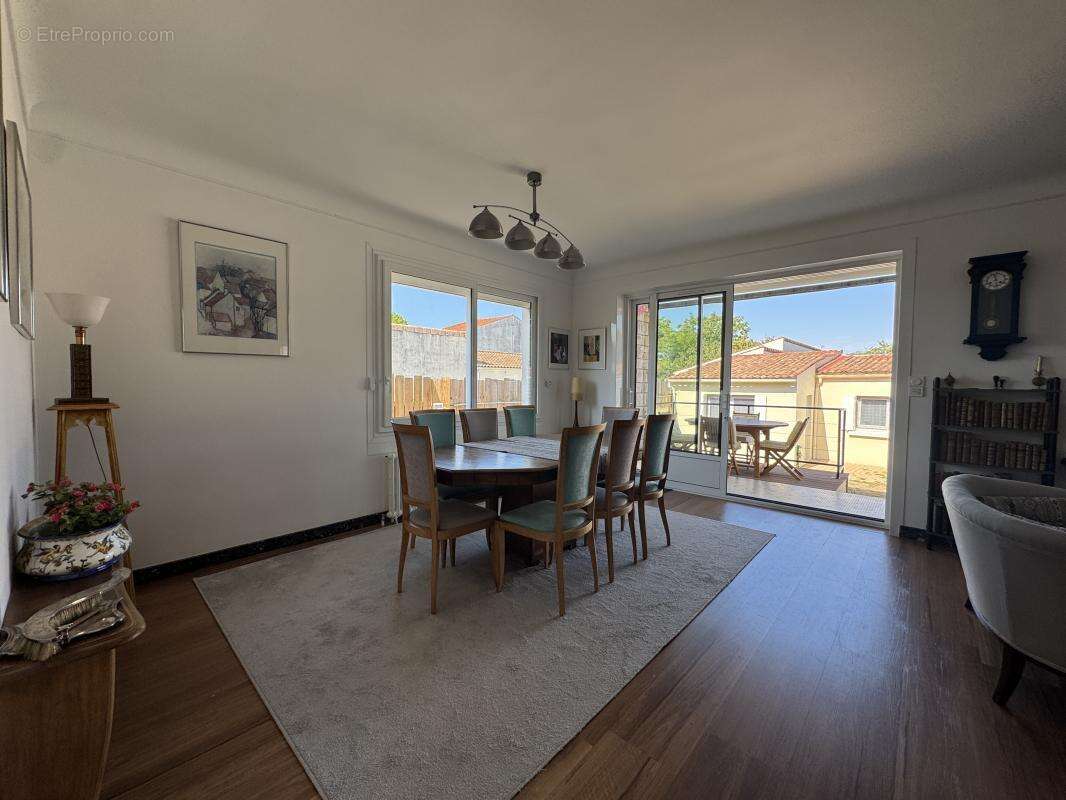 Maison 120 m² à Saint-Georges-De-Didonne  - photo 2