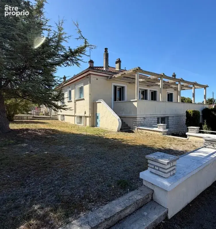 Maison à MAGNAC-SUR-TOUVRE