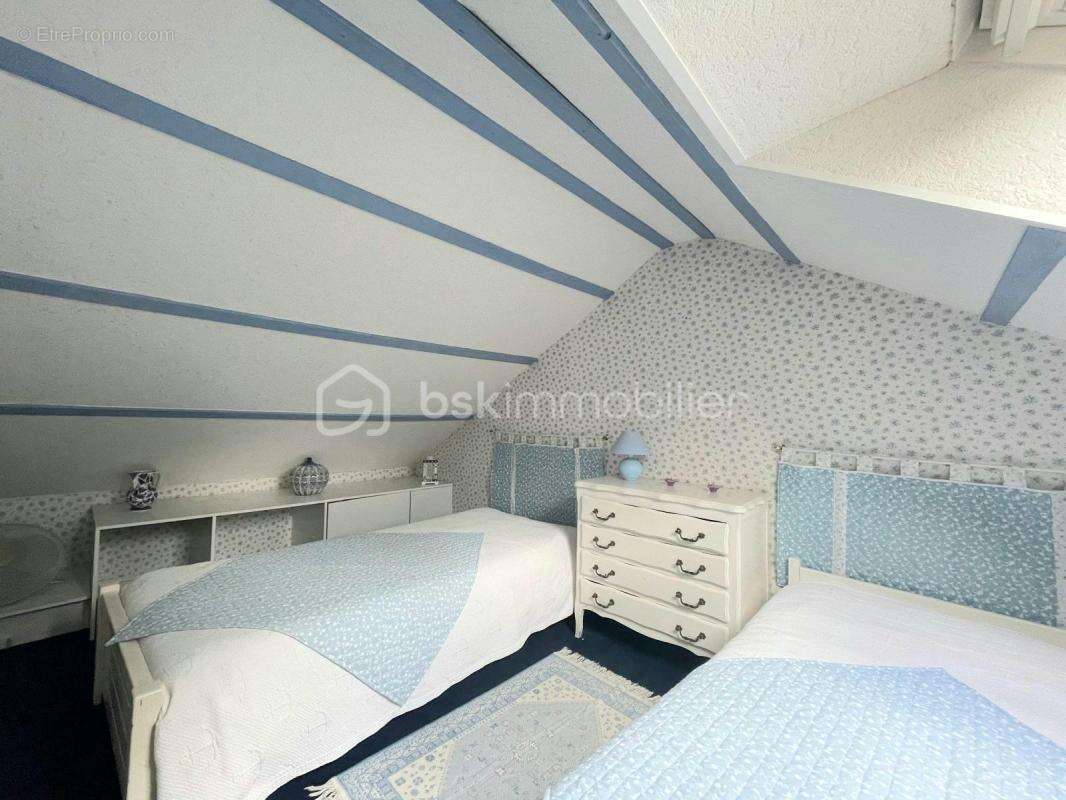 Maison de 164 m² avec piscine - CHEILLE - photo 18