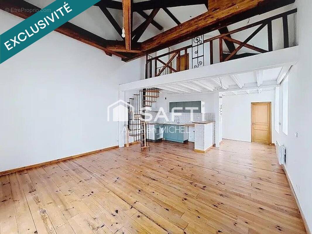 Photo 1 - Appartement à SATHONAY-CAMP