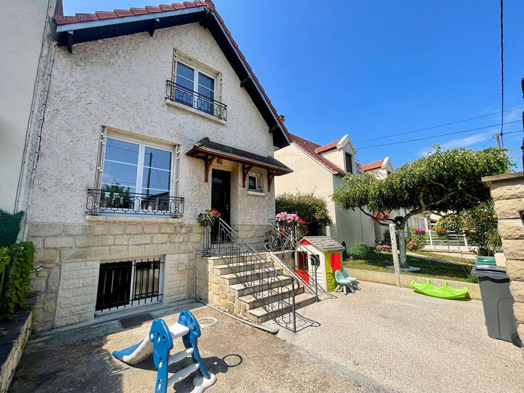 Maison à SARTROUVILLE