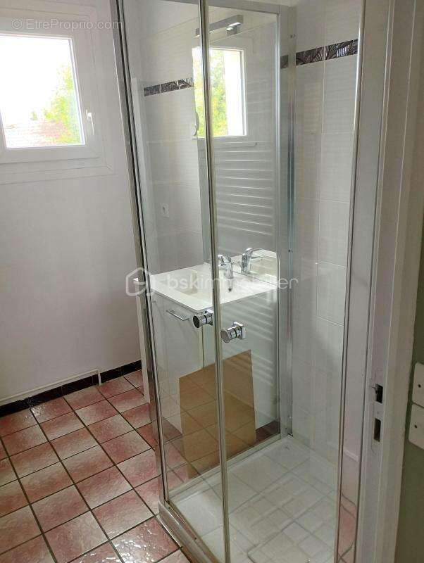 Maison de plain-pied en ville - photo 12