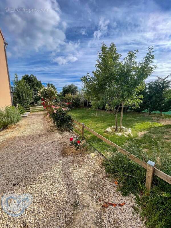 AUREL (84) - Grande maison récente de 170 m² avec 7 chambres sur 1600 m² de Terrain - - photo 13