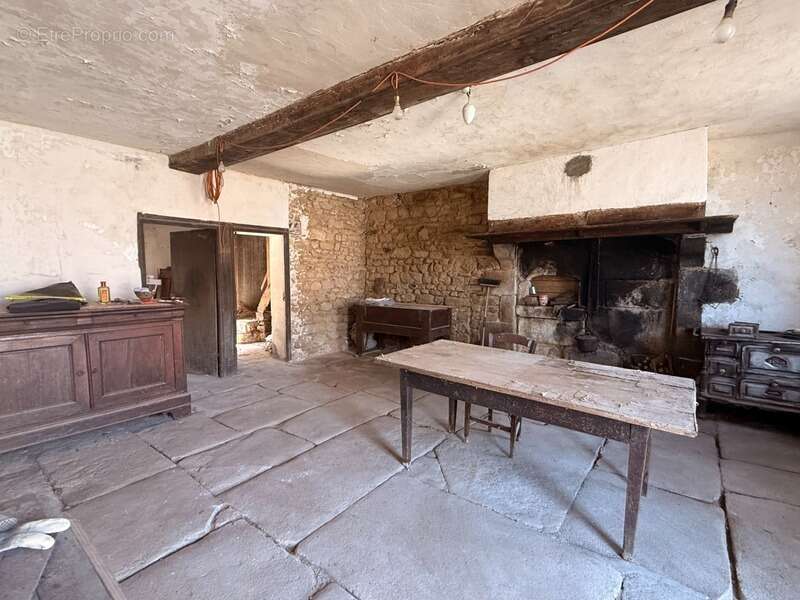 Ensemble de 2 maisons à restaurer + grange 26 500 € - photo 5