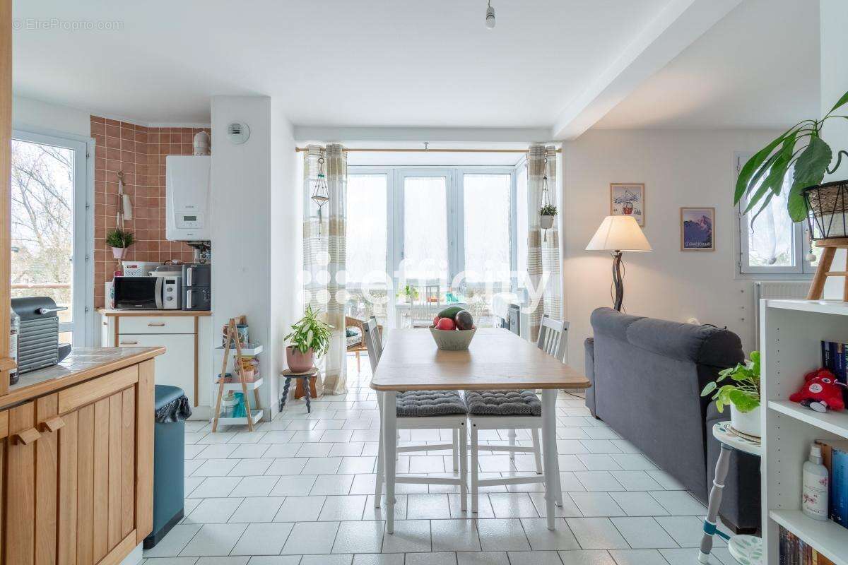 Appartement à MOISSY-CRAMAYEL