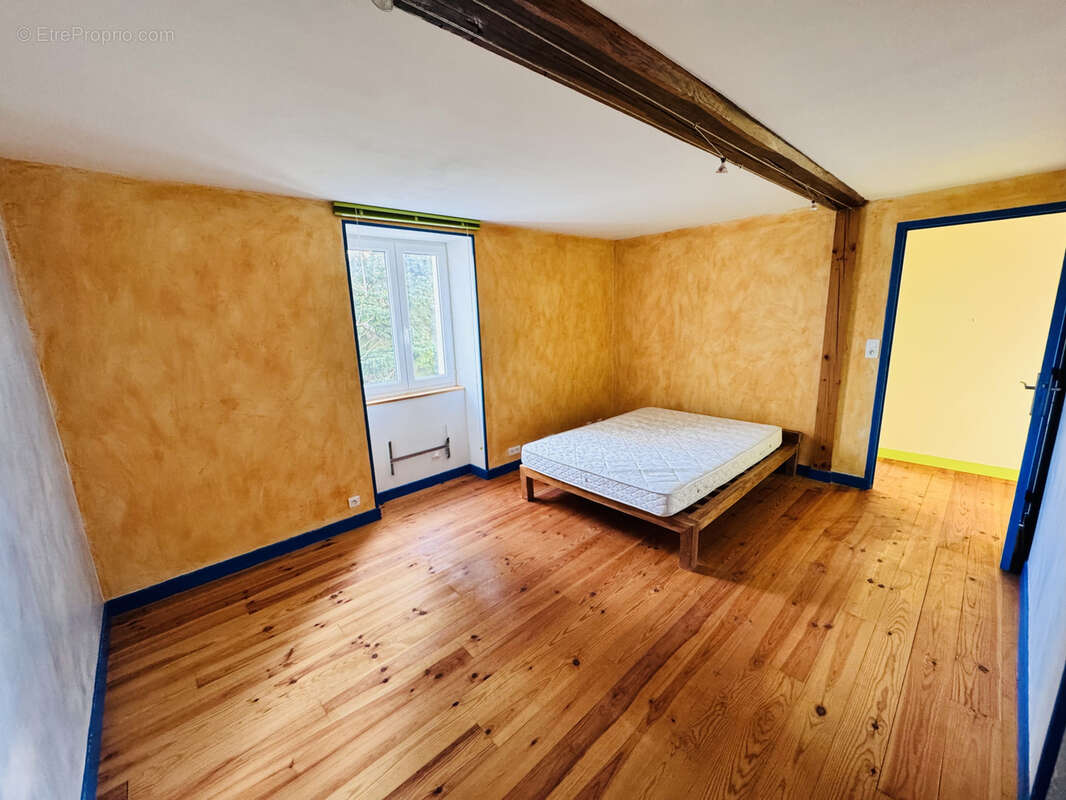 Maison à ESCOUTOUX