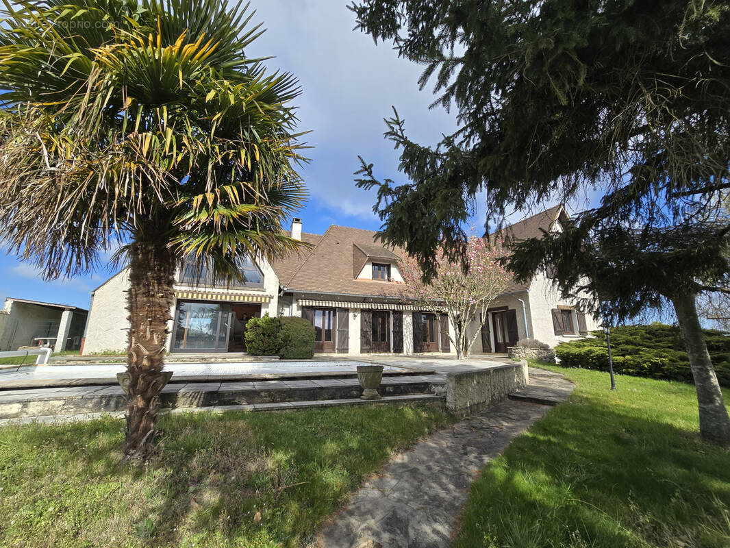 Maison à SAINT-REMY-EN-ROLLAT