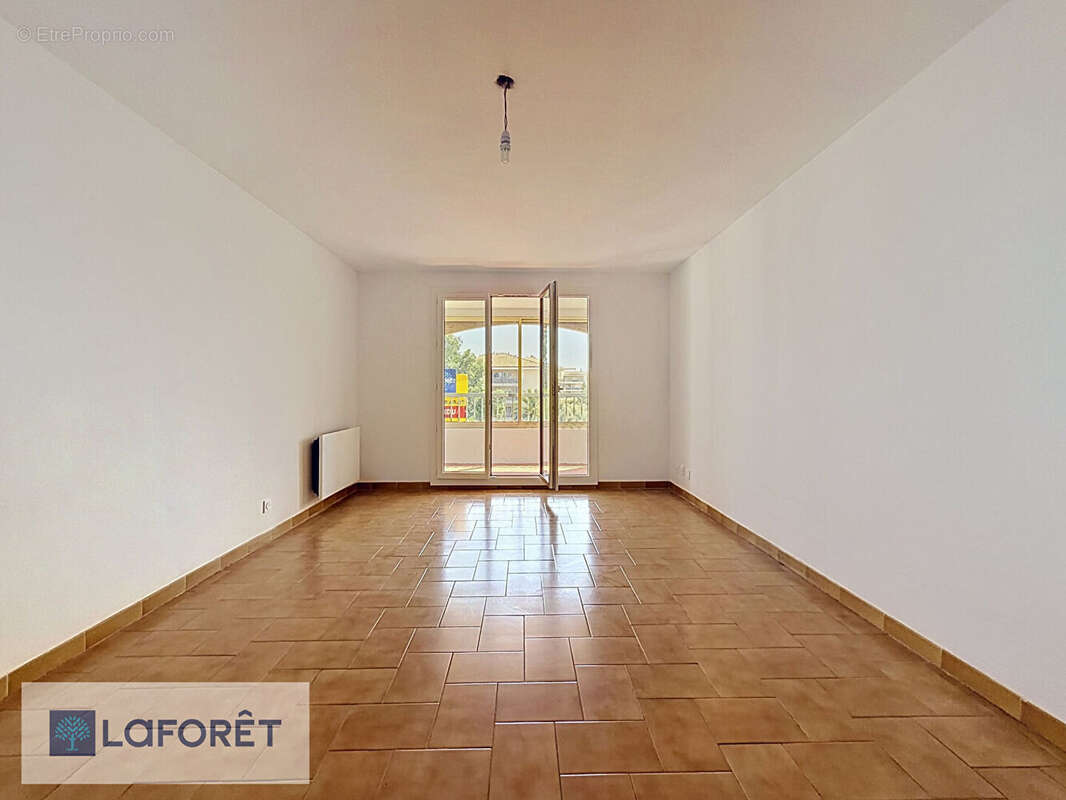 Appartement à SIX-FOURS-LES-PLAGES