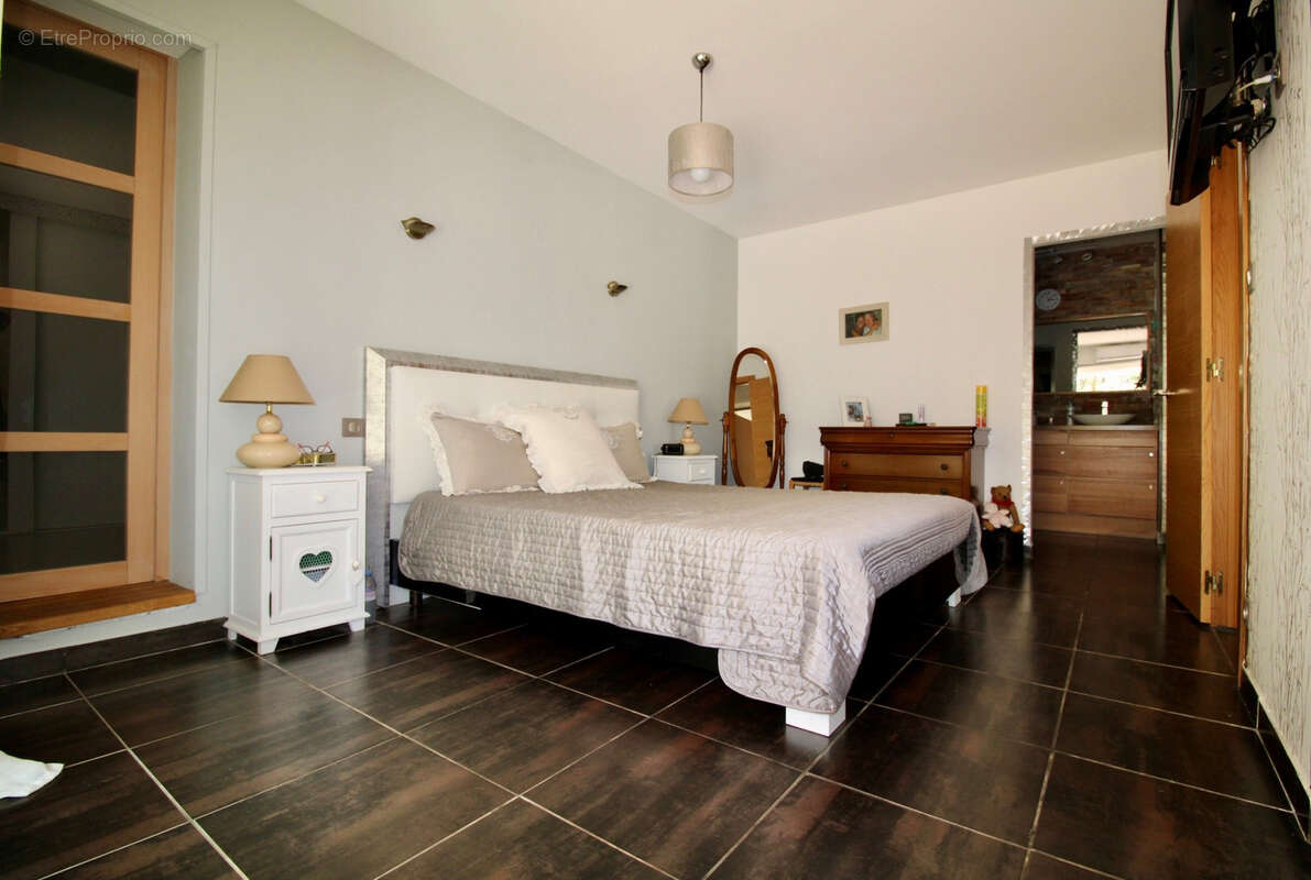 Maison à BELLEGARDE