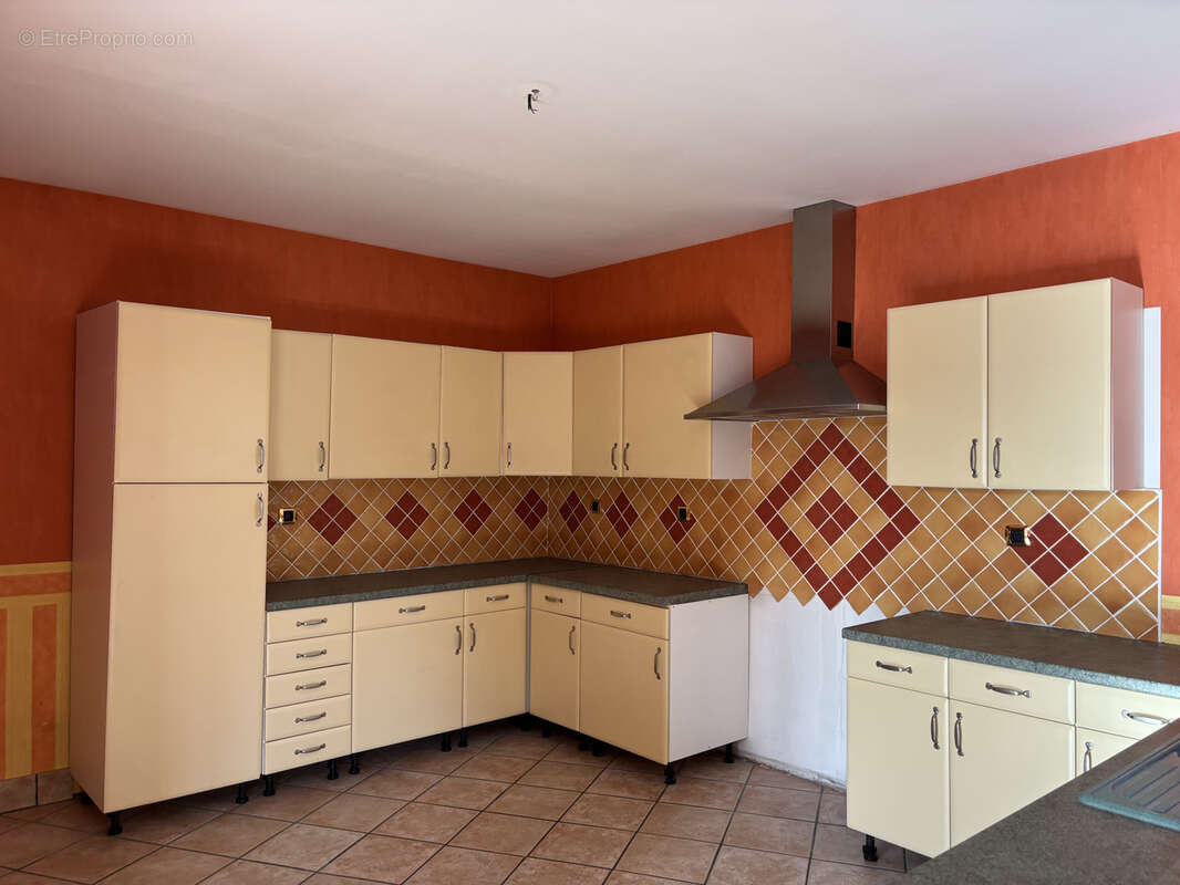 Maison à LE MAYET-DE-MONTAGNE