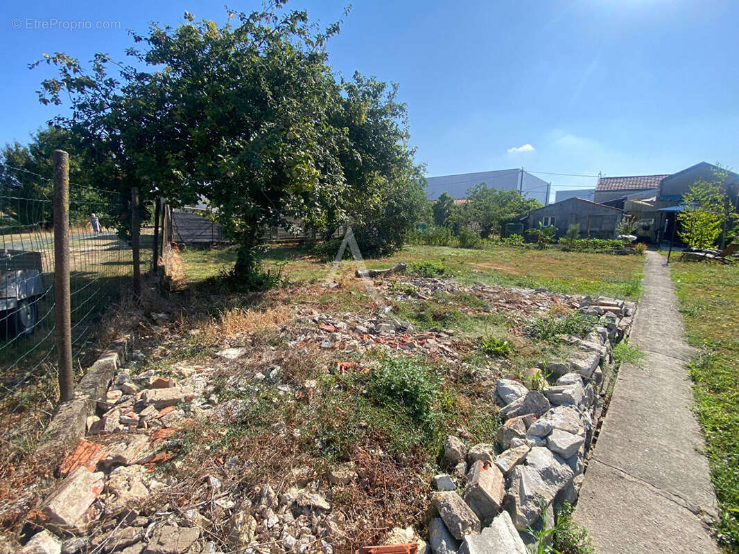 Terrain Rochefort 250 m2 - photo 3