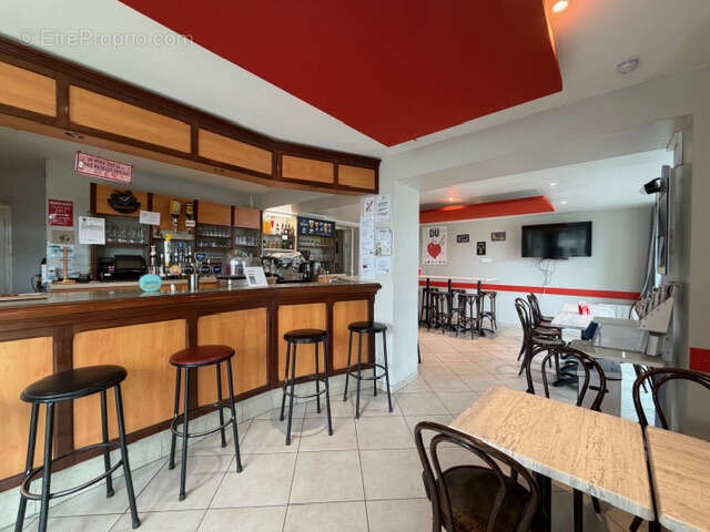 Murs et fonds de bar licence iv avec maison 4 chambres - photo 3