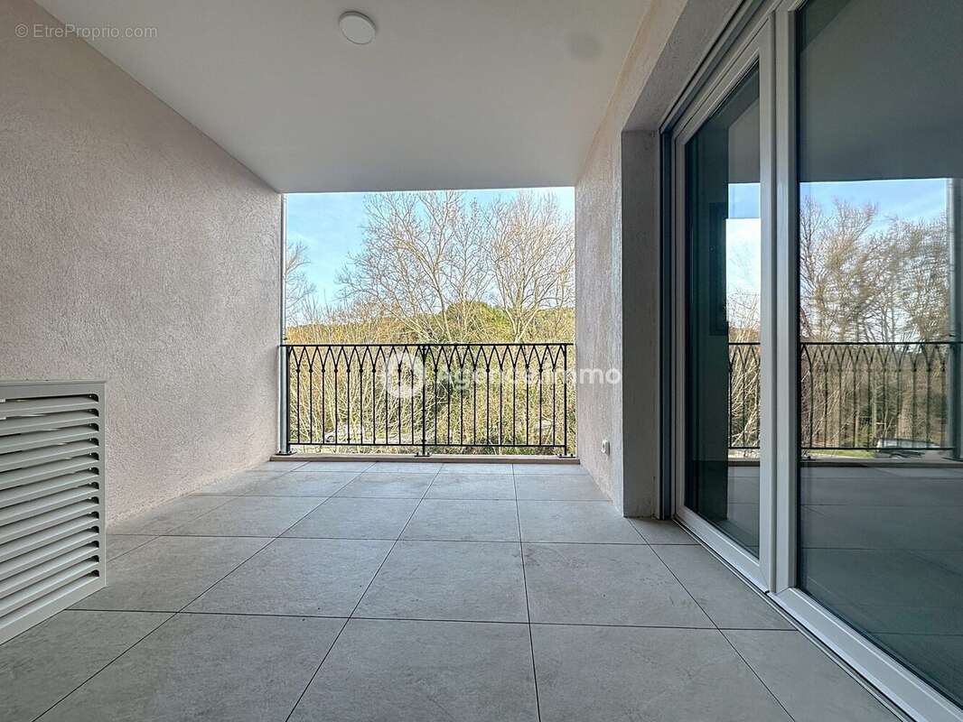 Appartement à FLASSANS-SUR-ISSOLE
