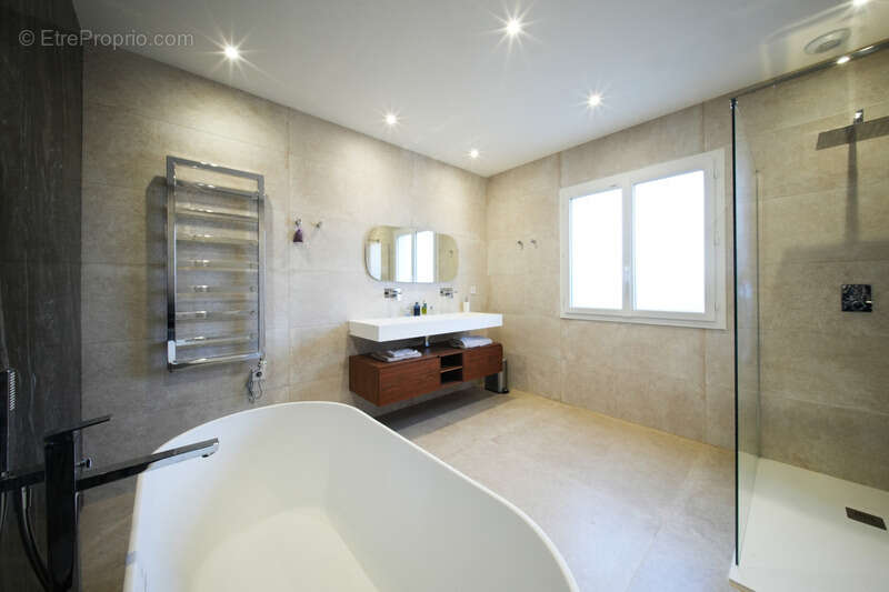 ASCAIN  Superbe maison familiale rénovée avec vue montagne - photo 14