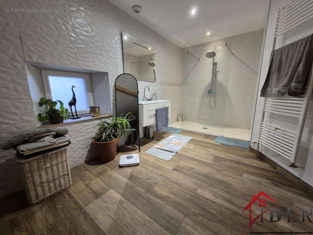 Belle ferme rénovée de 190 m2 avec terrain constructible et - photo 16
