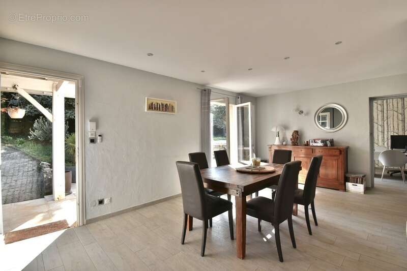 Chasselay village prisé - Maison de 155 m² - Piscine chauffée - photo 10