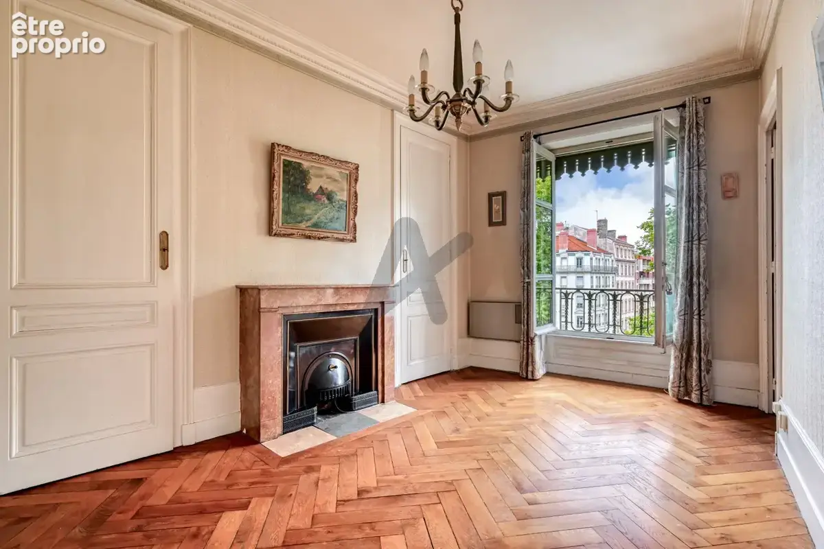 Lyon 7 - Jean-Macé: Un appartement T2 de 52m2 en étage élevé avec vue dégagée. - photo 2
