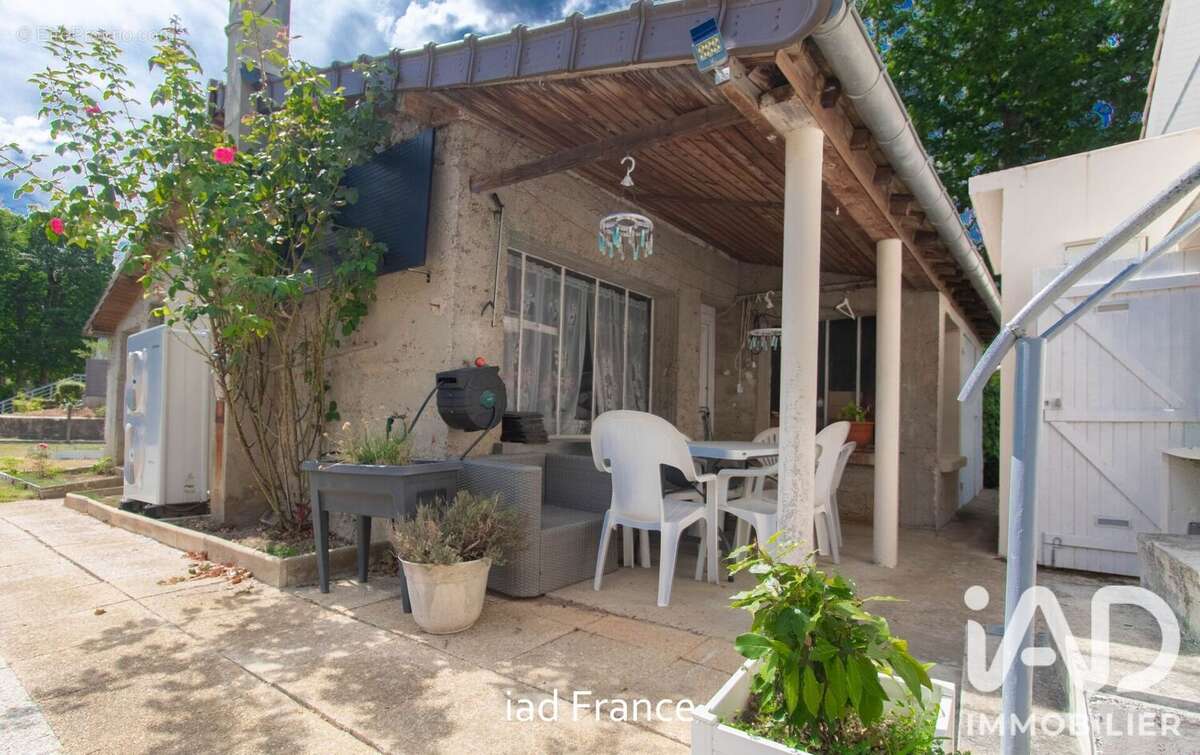 Photo 4 - Maison à LE MESNIL-SAINT-DENIS