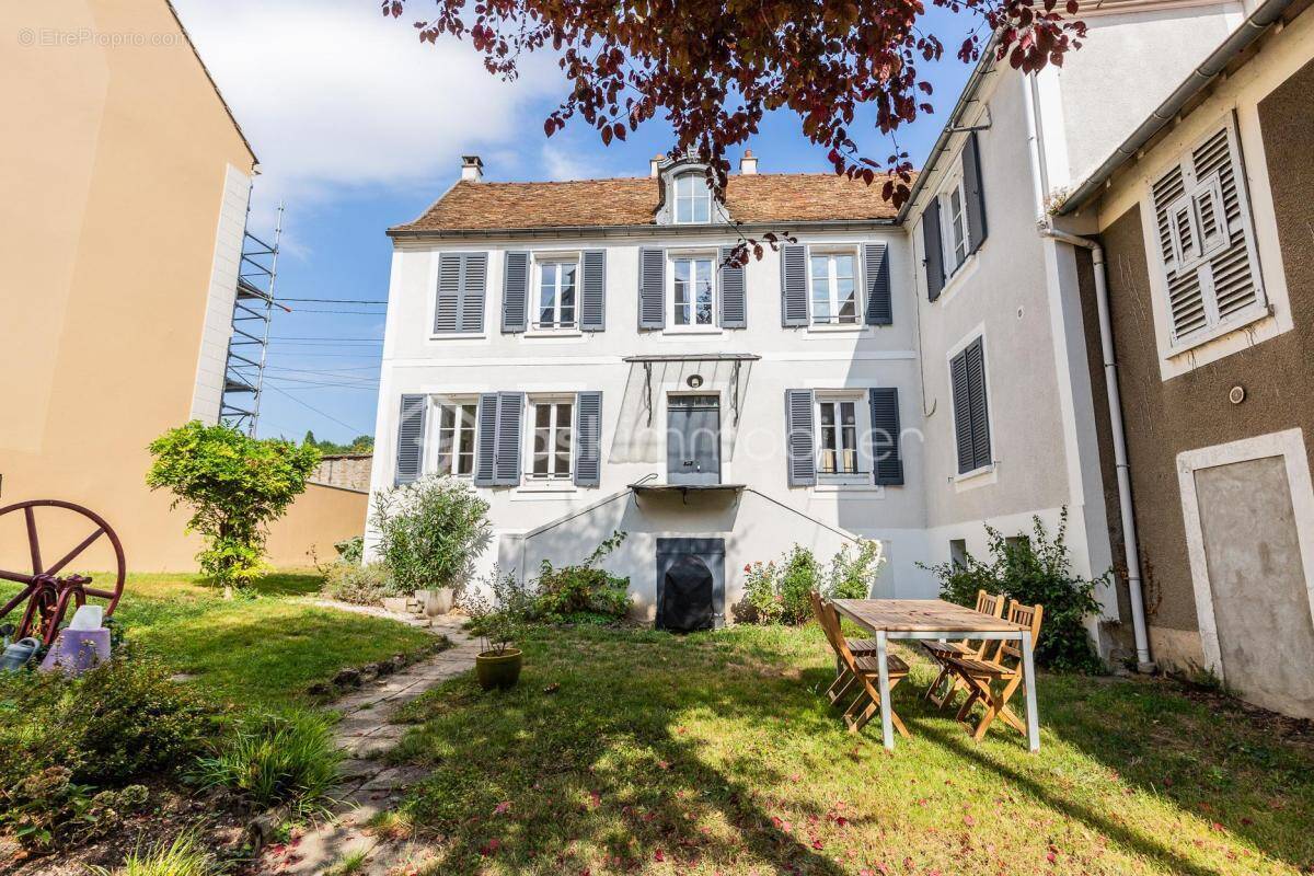 Maison à SAVIGNY-SUR-ORGE