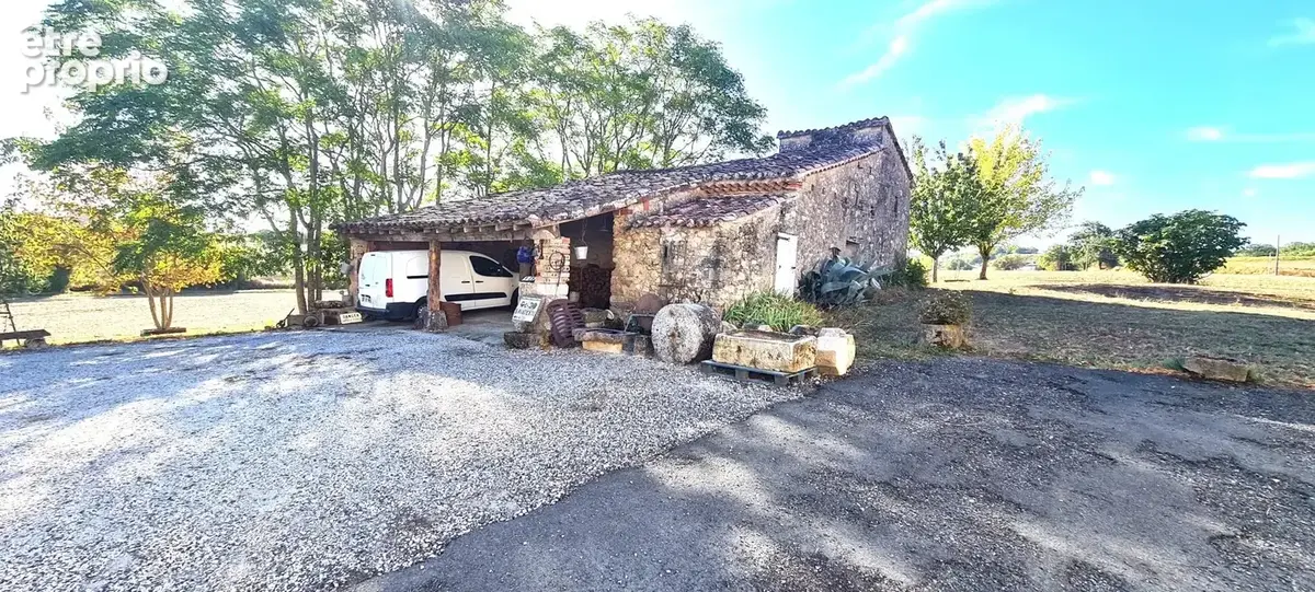 Corps de ferme rénové sur 3857m² de terrain. - photo 21