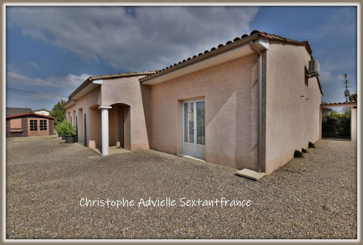 Bergerac; maison de plain pied 3 chambres 2 salles d'eau, double séjour, double garage séparé sur 909 M2 - photo 12