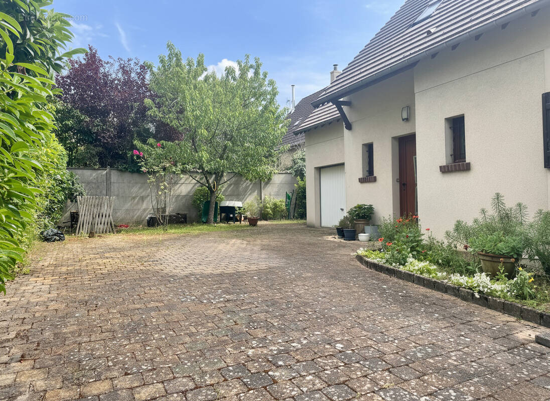 Maison à SARTROUVILLE
