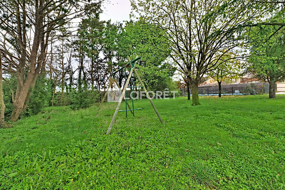 Terrain à SAINTE-SOULLE