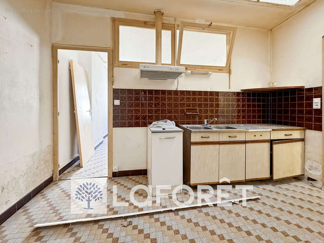 Immeuble de rapport - 3 lots loués et 2 appartements à rénover - photo 13