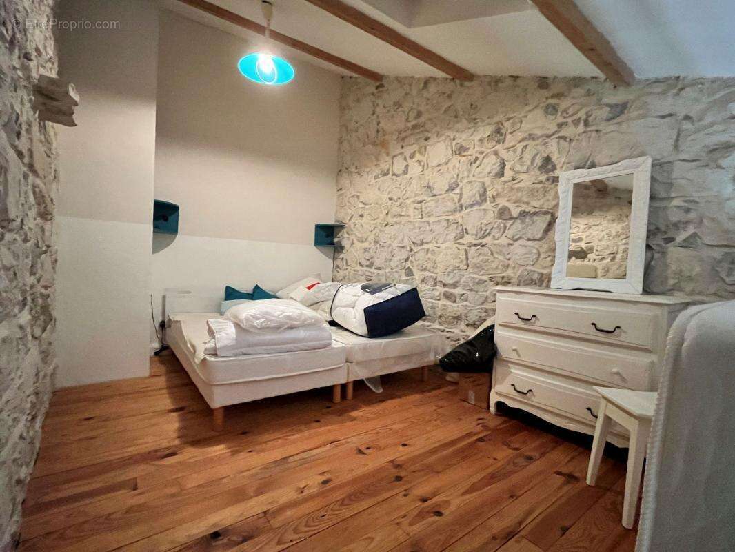 Maison à BERRIAS-ET-CASTELJAU