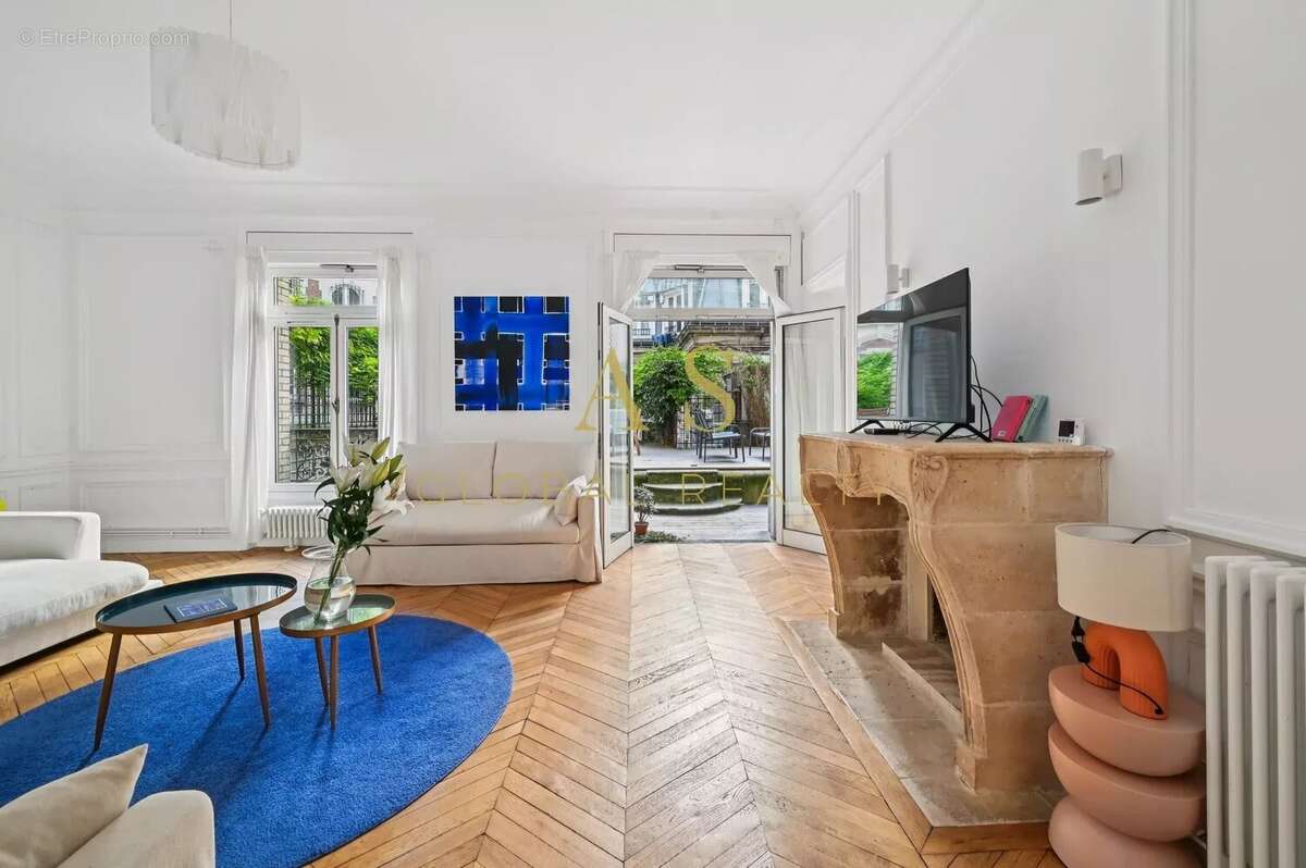 Appartement à PARIS-16E