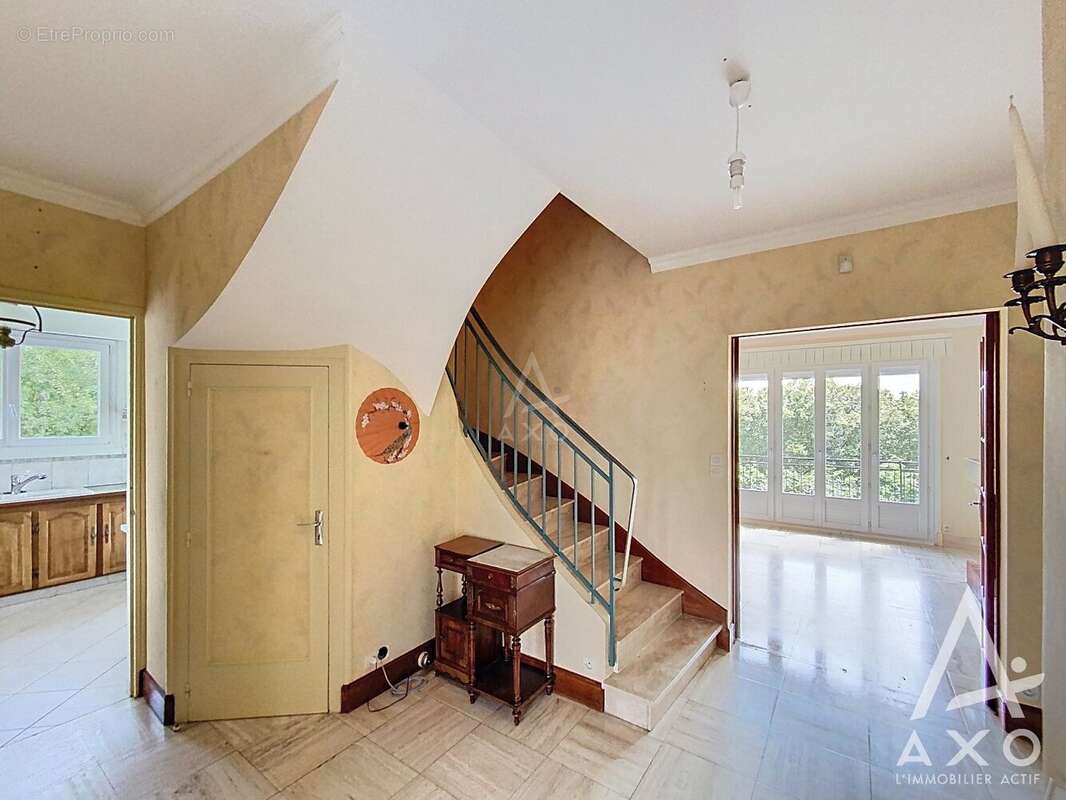 Gien Belle Demeure 6 chambres sur 3 niveaux - photo 9